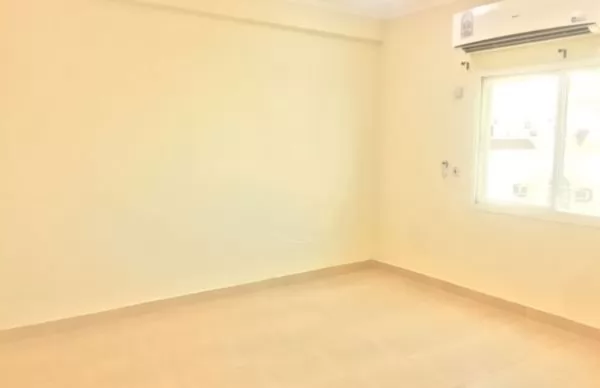 Residential Ready Property 2 Bedrooms U/F Apartment  for rent in Al Sadd , Doha #14421 - 1  image 